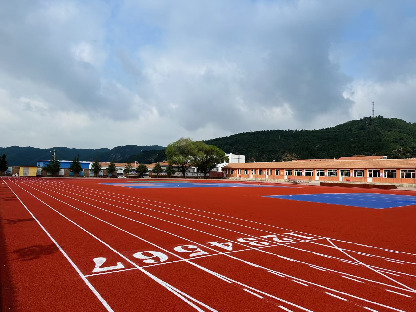 鹤壁市自结纹塑胶跑道复合型塑胶跑道 - 价格